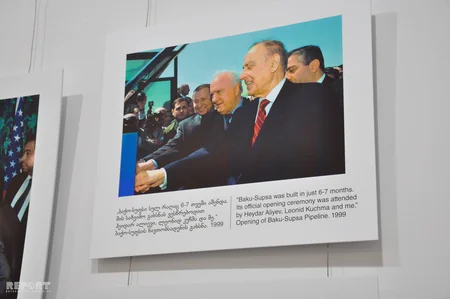 Tbilisidə Şevardnadzeyə aid sərgidə Azərbaycanla bağlı fotoşəkillər təqdim olunub