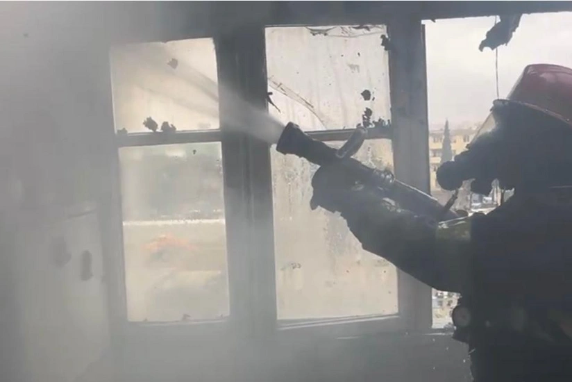 Bakıda beşmərtəbəli binada yanğın söndürülüb, sakinlər təxliyə olunub - VİDEO - YENİLƏNİB