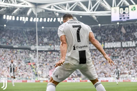Ronaldu Yuventusla rəsmi oyunda ilk qollarını vurub - VİDEO
