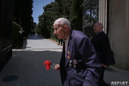 Azərbaycan xalqı ümummilli lider Heydər Əliyevi ehtiramla anır - FOTOREPORTAJ