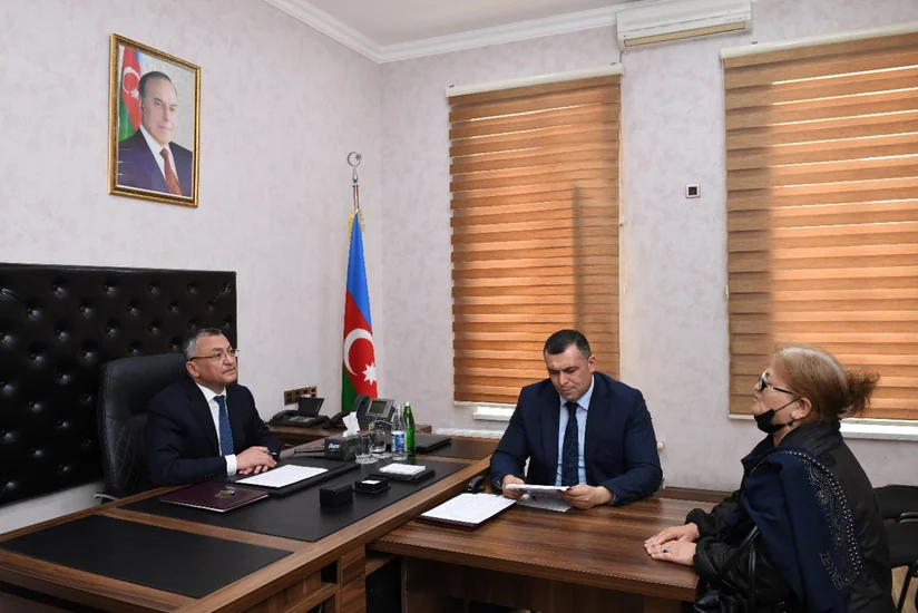 Rövşən Rzayev məcburi köçkünlərin müraciətlərini dinləyib