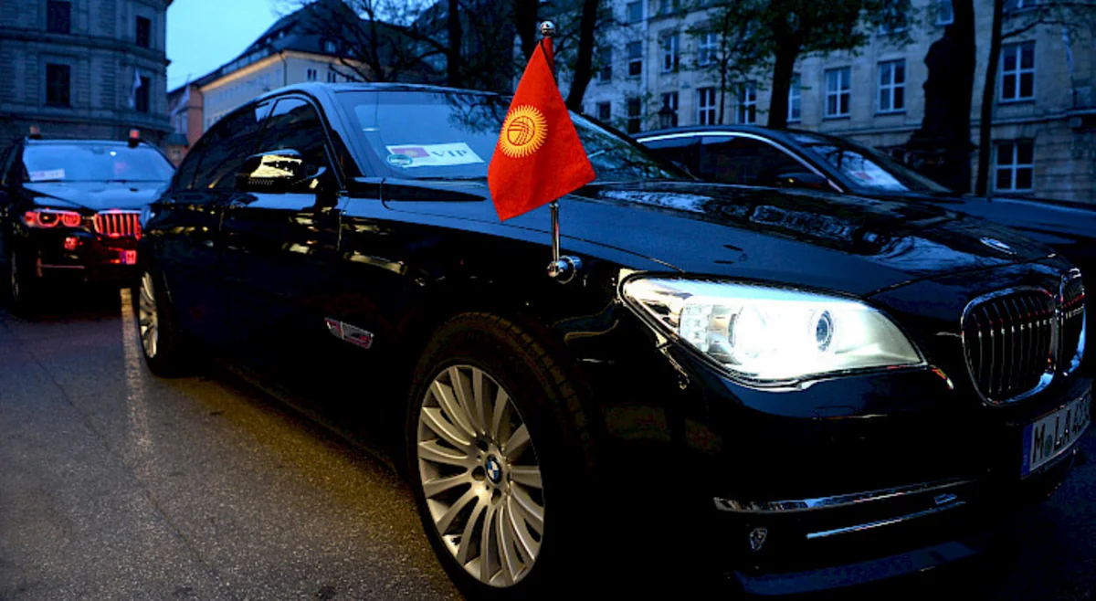 Кортеж президента Кыргызстана попал в аварию, есть погибший
