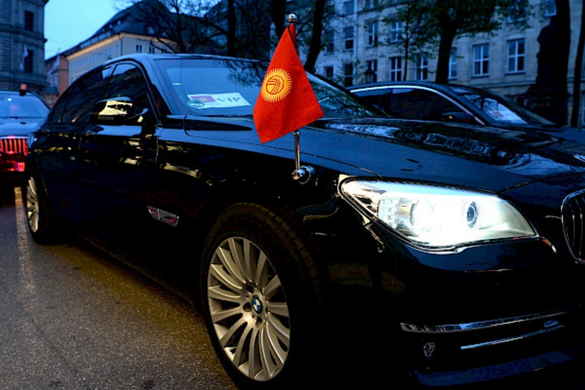 Qırğız Respublikası prezidentinin korteji qəzaya uğrayıb, ölən var