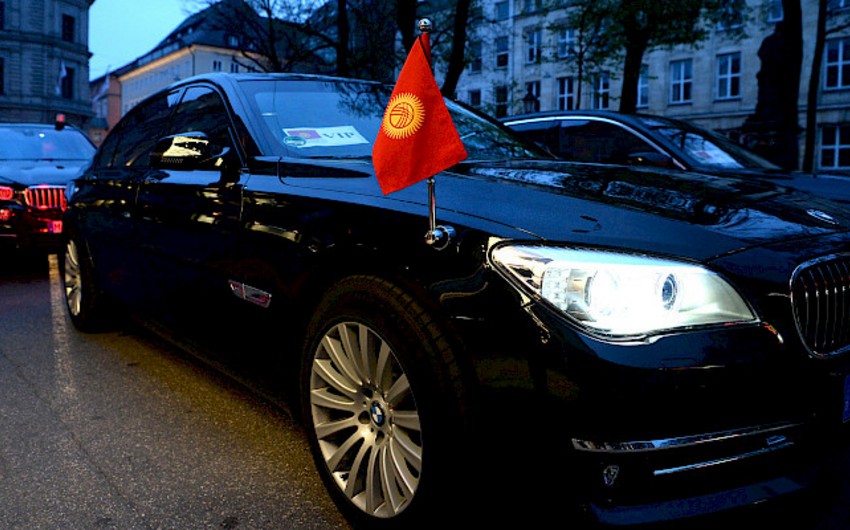 Qırğız Respublikası prezidentinin korteji qəzaya uğrayıb, ölən var