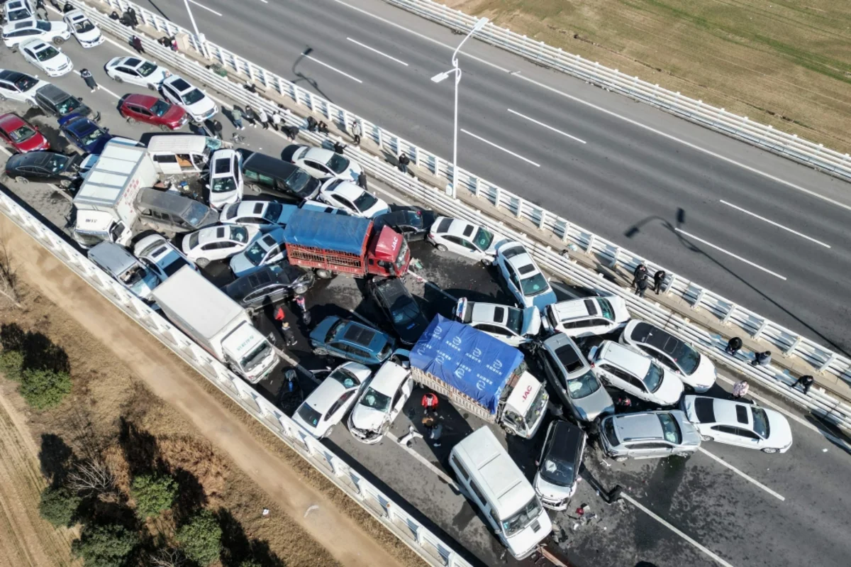 Çində 200 avtomobilin iştirakı ilə qəza baş verib, 1 nəfər ölüb