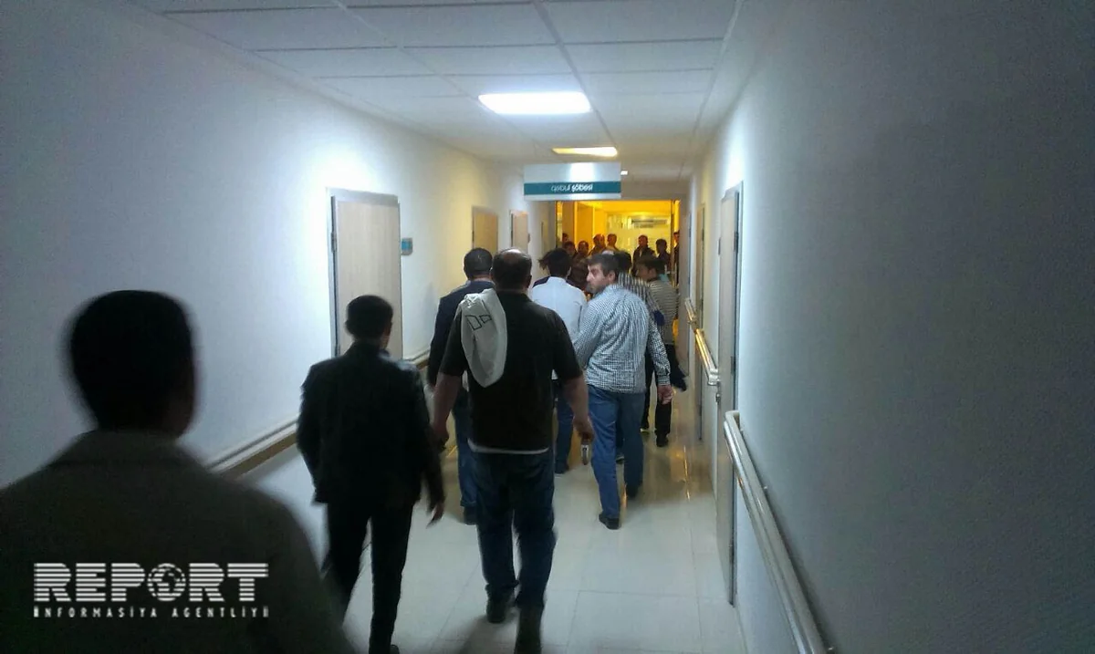 ​Astarada maşın ağaca çırpılıb, 3 nəfər yaralanıb - FOTO