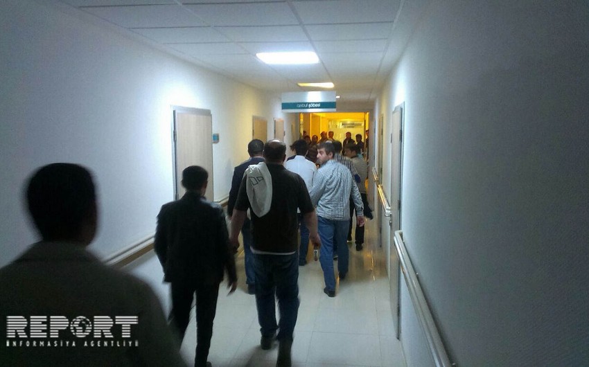 ​Astarada maşın ağaca çırpılıb, 3 nəfər yaralanıb - FOTO
