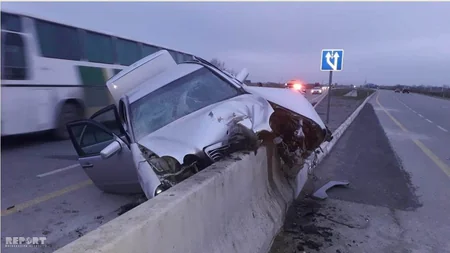 Kürdəmirdə avtomobilin beton səddə çırpılması nəticəsində 2 nəfər xəsarət alıb - FOTO - VİDEO - ƏLAVƏ OLUNUB