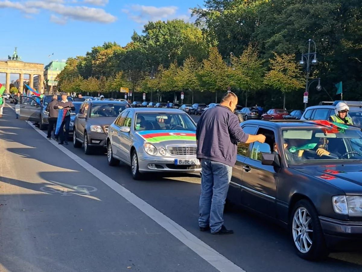 В Берлине прошел автопробег в знак протеста против военных преступлений Армении