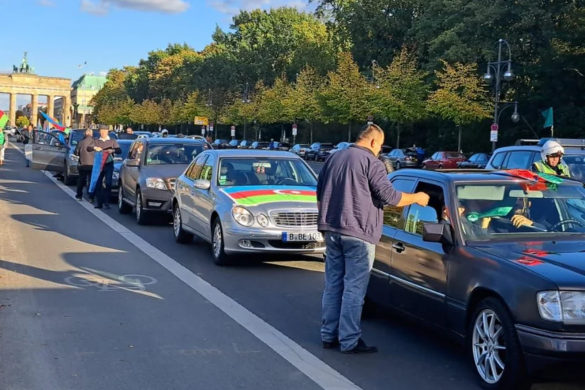 В Берлине прошел автопробег в знак протеста против военных преступлений Армении
