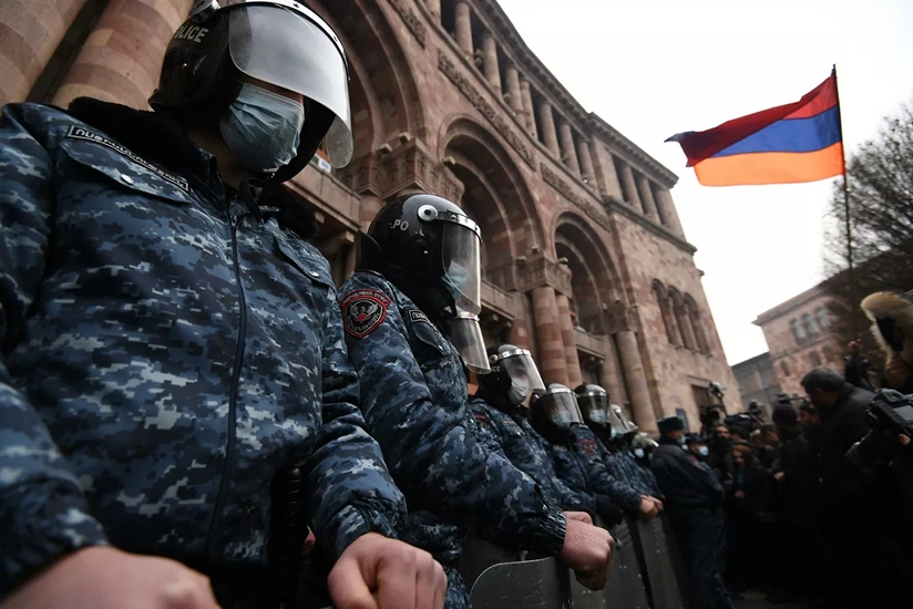 Pashinyan’s opponents burst into government building