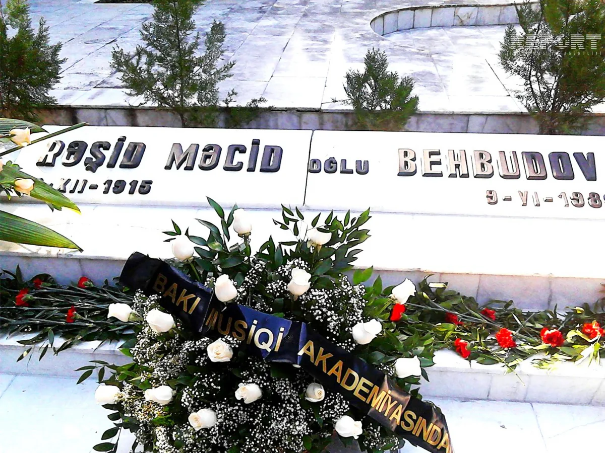 Rəşid Behbudovun məzarı önündə anım tədbiri keçirilib