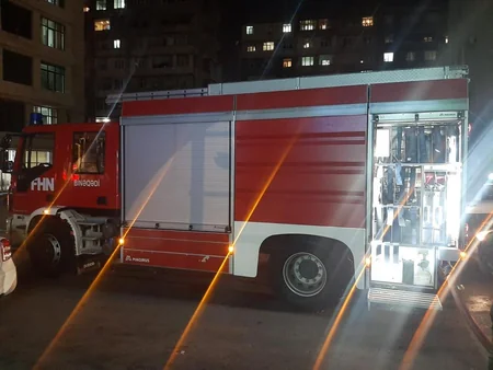 Bakıda çoxmərtəbəli yaşayış binasında baş verən yanğın söndürülüb - YENİLƏNİB