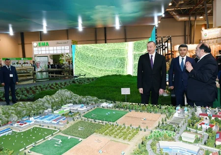 Prezident İlham Əliyev XXV Azərbaycan Beynəlxalq Qida Sənayesi və XIII Azərbaycan Beynəlxalq Kənd Təsərrüfatı sərgiləri ilə tanış olub - YENİLƏNİB