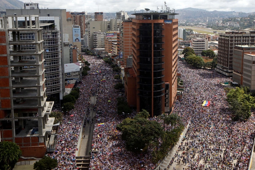Не менее 16 человек погибли в ходе акций протеста в Венесуэле - ВИДЕО