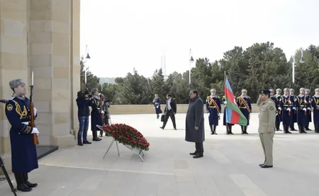 ​Pakistan Prezidenti Fəxri xiyabanı və Şəhidlər xiyabanını ziyarət edib