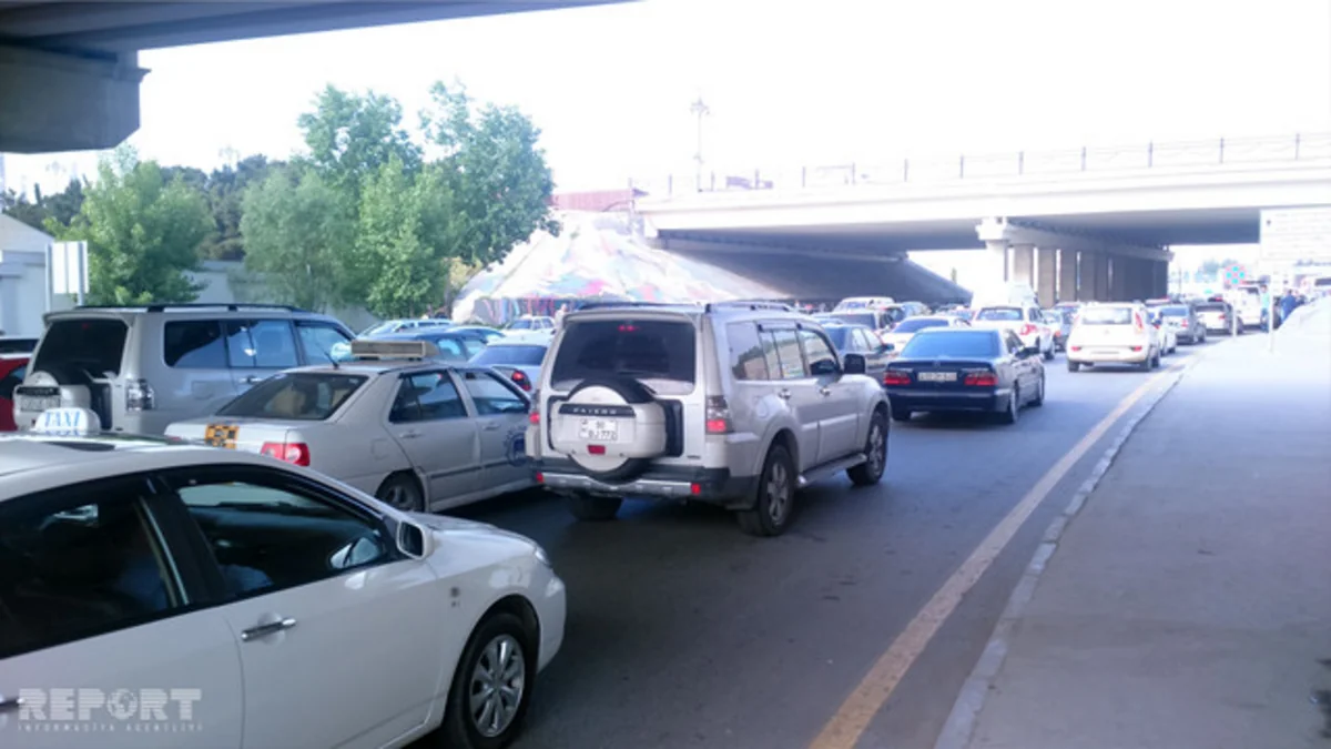 Bakının Tbilisi prospektində avtomobil sıxlığı yaranıb