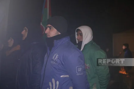 Xankəndi-Laçın yolu: aksiya axşam saatlarında da ruh yüksəkliyi ilə davam edir 