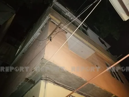 Bakıda oğurluğa cəhd edən kişi özünü 5-ci mərtəbədən yerə atıb