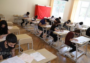 ГЭЦ: Два школьника отстранены от экзамена из-за мобильного телефона