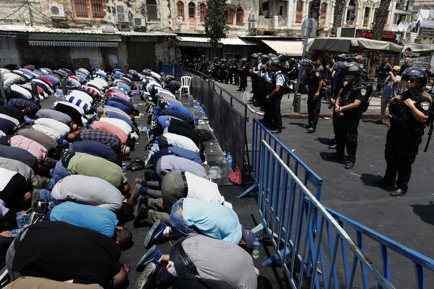 Polis 50 yaşdan aşağı müsəlmanlara Qüdsdə namaz qılmağa icazə vermir