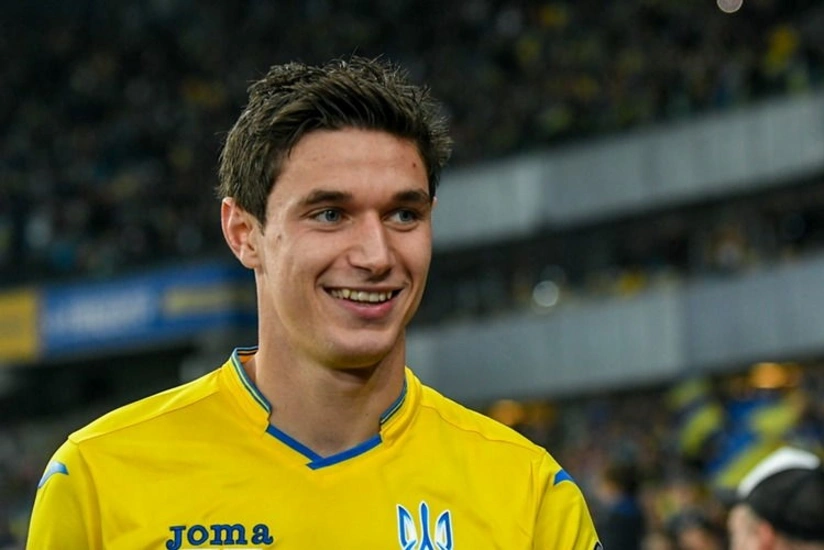 Ukrayna millisinin hücumçusu klubunu dəyişib