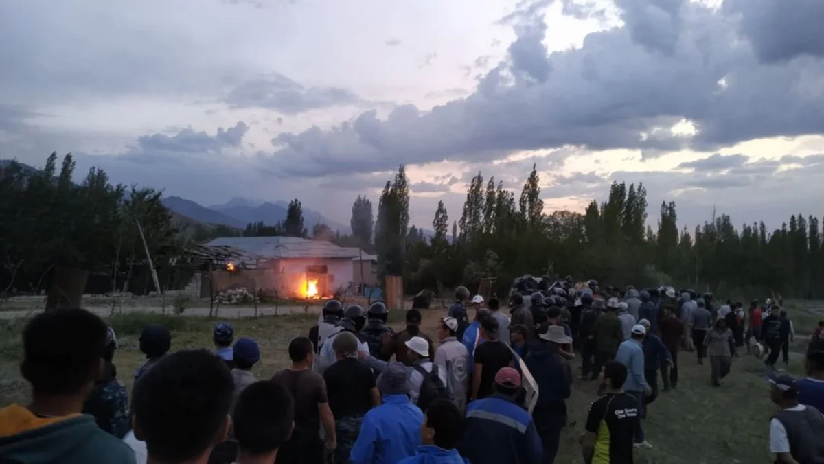 Sərhəddə toqquşma baş verdi, 20 qırğız yaralandı