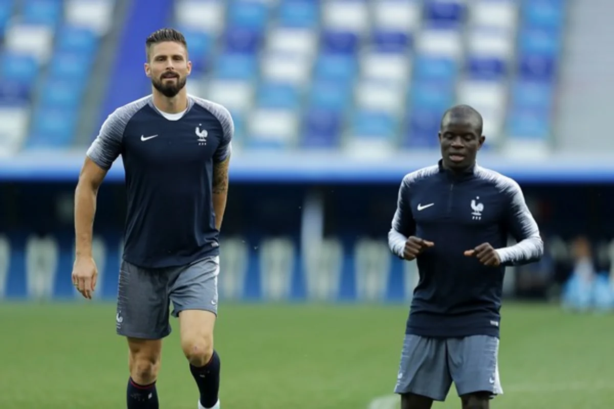 Çelsi Bakı finalından sonra Jiru ilə müqavilə bağlaya, Kanteni isə itirə bilər