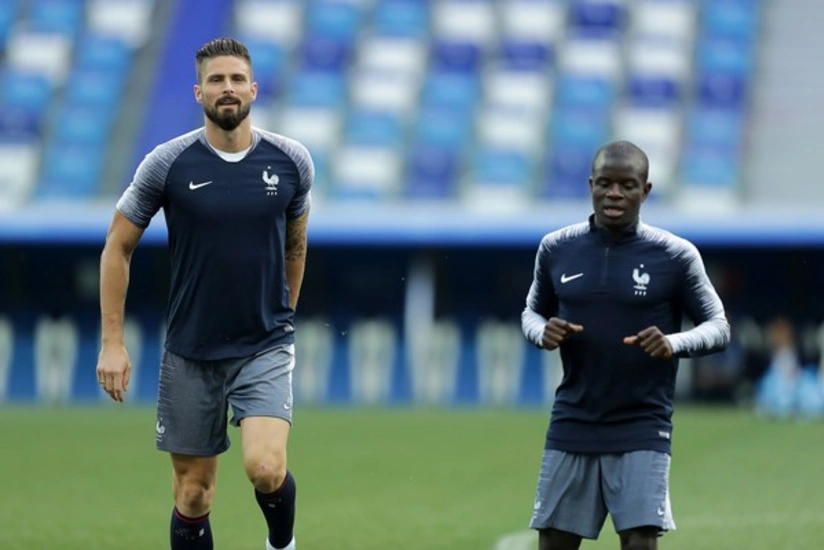 Çelsi Bakı finalından sonra Jiru ilə müqavilə bağlaya, Kanteni isə itirə bilər