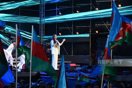 Bakıda Zəfər Günü ilə bağlı atəşfəşanlıq olub - YENİLƏNİB