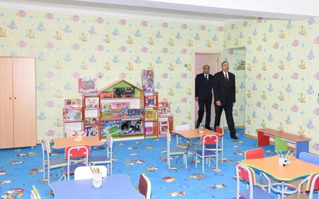 Azərbaycan Prezidenti Kürdəmirdə məktəb binasının açılışında iştirak edib