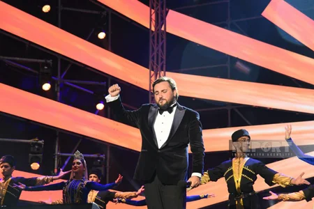 Bakıda Zəfər Günü ilə bağlı atəşfəşanlıq olub - YENİLƏNİB