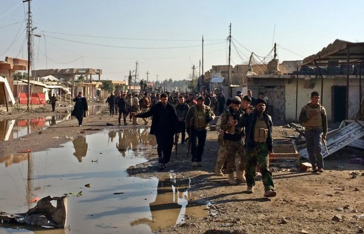 ​İŞİD İranla sərhəddən 40 km kənara çəkilib