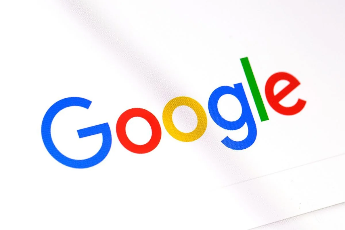 Avropa Komissiyası Googleu cərimələyib