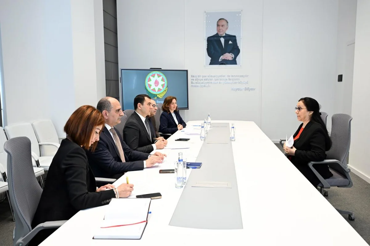 Mədəniyyət naziri Bakıda vətəndaş qəbulu keçirib