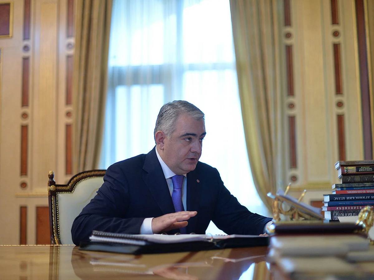 Ermənistanda keçmiş komitə sədri saxlanılıb