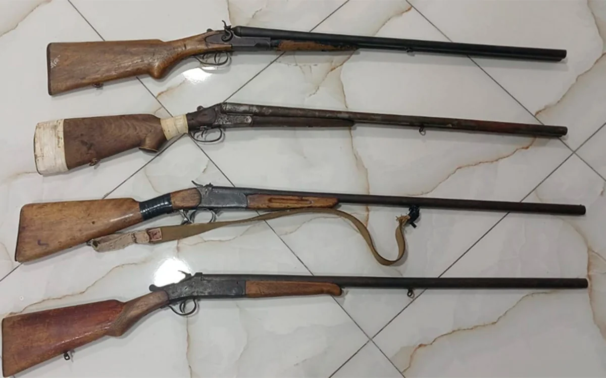 Biləsuvar sakinləri qanunsuz saxladıqları 4 ədəd odlu silahı təhvil veriblər