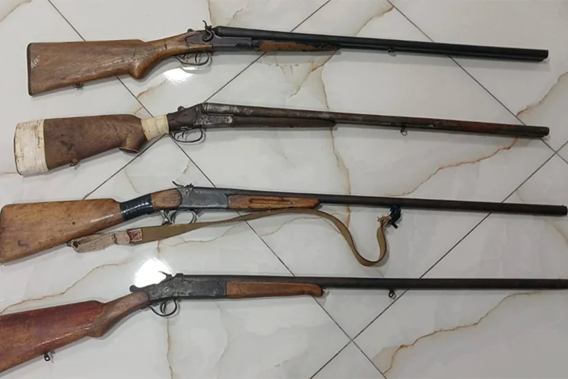 Biləsuvar sakinləri qanunsuz saxladıqları 4 ədəd odlu silahı təhvil veriblər
