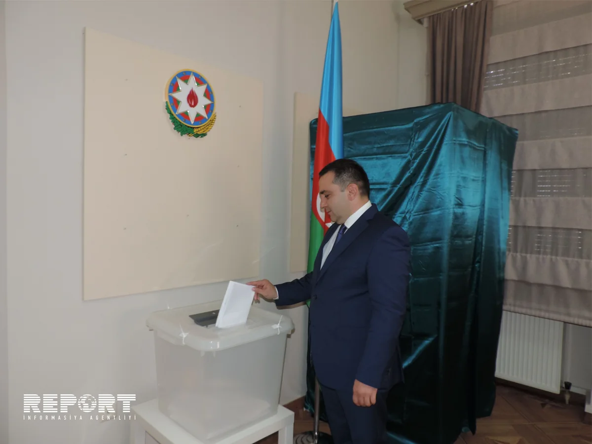 Azerbaijanis in Batumi voting in Consulate General
