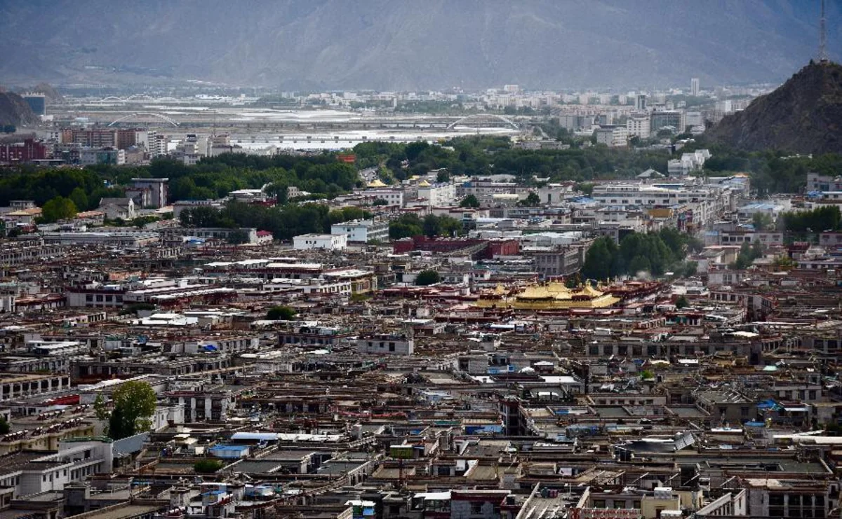 Construction of world's highest power lines completed in Tibet
