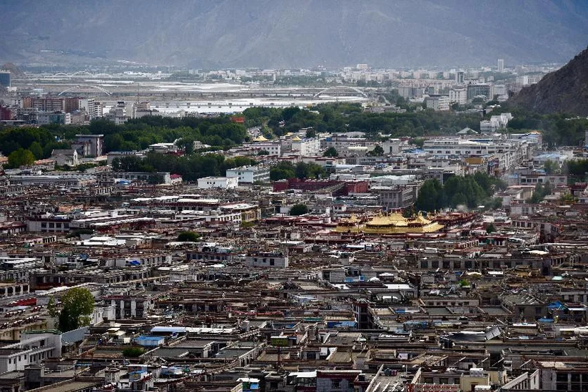 Construction of world's highest power lines completed in Tibet
