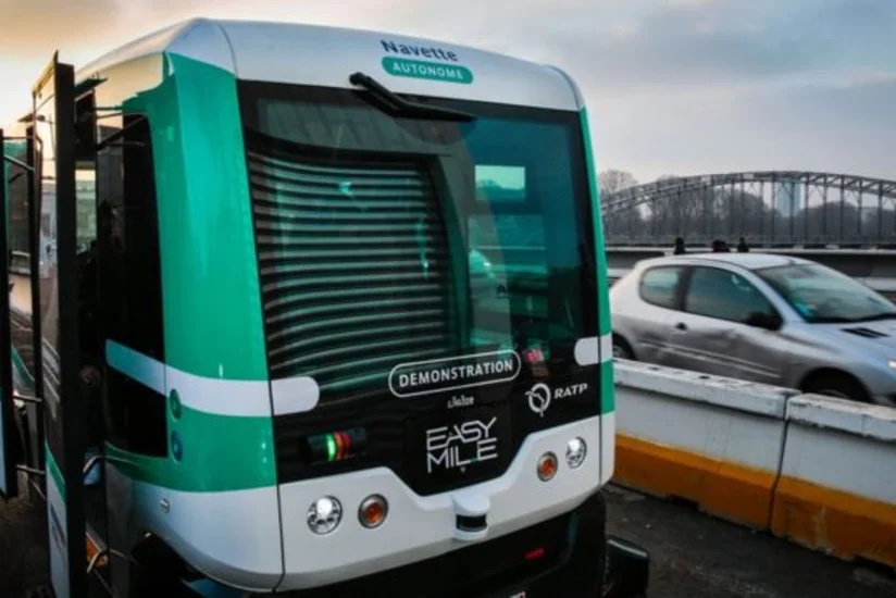 В Париже появились беспилотные автобусы