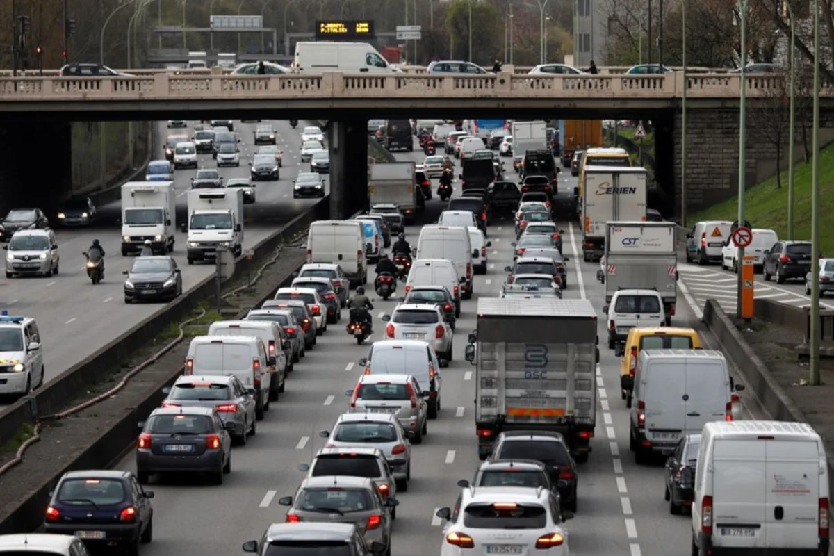 Fransada yollarda 1100 km-lik tıxac yaranıb
