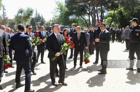 State and government officials commemorate Great Leader Heydar Aliyev - PHOTOS