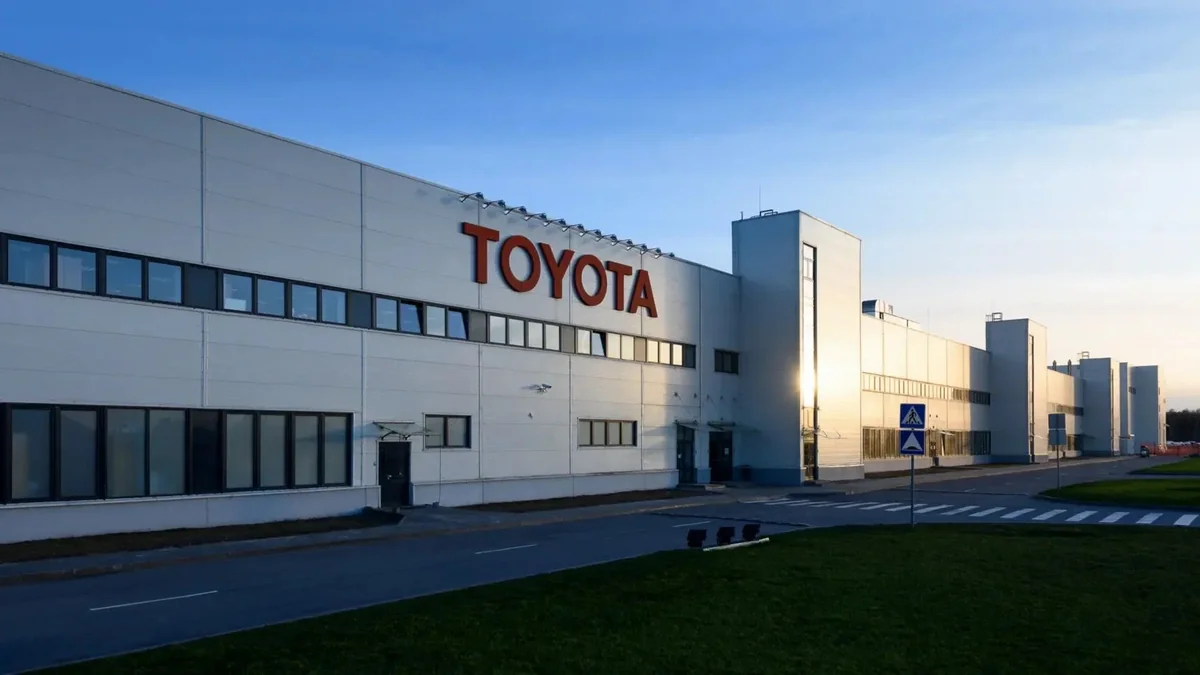 Toyota приостановит работу всех своих заводов в Японии из-за тайфуна