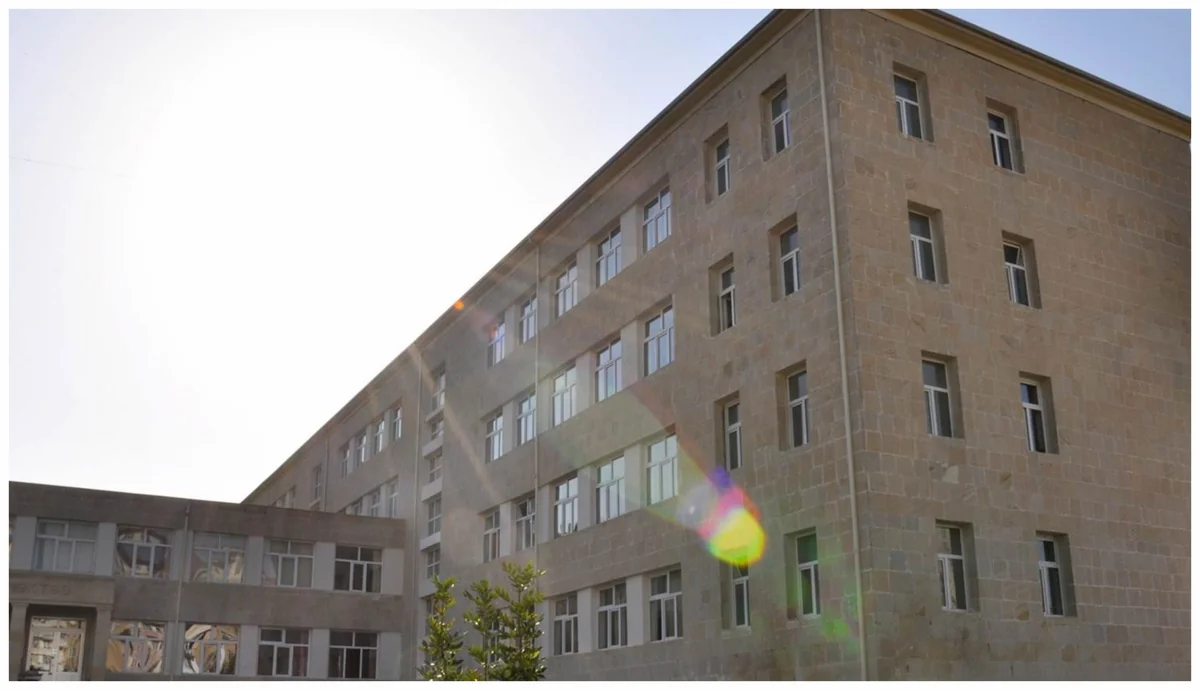 Bakıda ibtidai sinif şagirdi ilə kobud davranan müəllimə töhmət verilib
