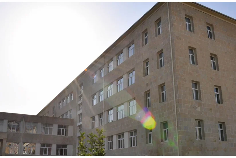 Bakıda ibtidai sinif şagirdi ilə kobud davranan müəllimə töhmət verilib