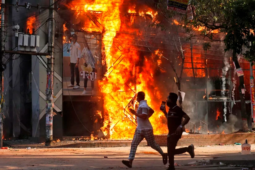 Banqladeşdə etirazçılar parlament binasına soxulublar