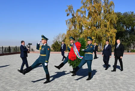 İlham Əliyev Bişkekdə “Ata-Beyit” Milli Tarixi-Memorial Kompleksini ziyarət edib - YENİLƏNİB
