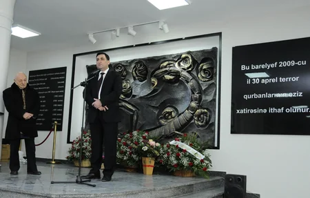 ADNSU-da 30 aprel terror qurbanlarının xatirəsinə həsr olunan barelyefin açılışı olub